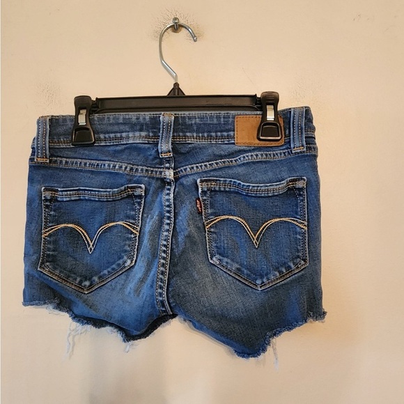 Levi cut off jean shorts size 3 - Picture 2 of 4